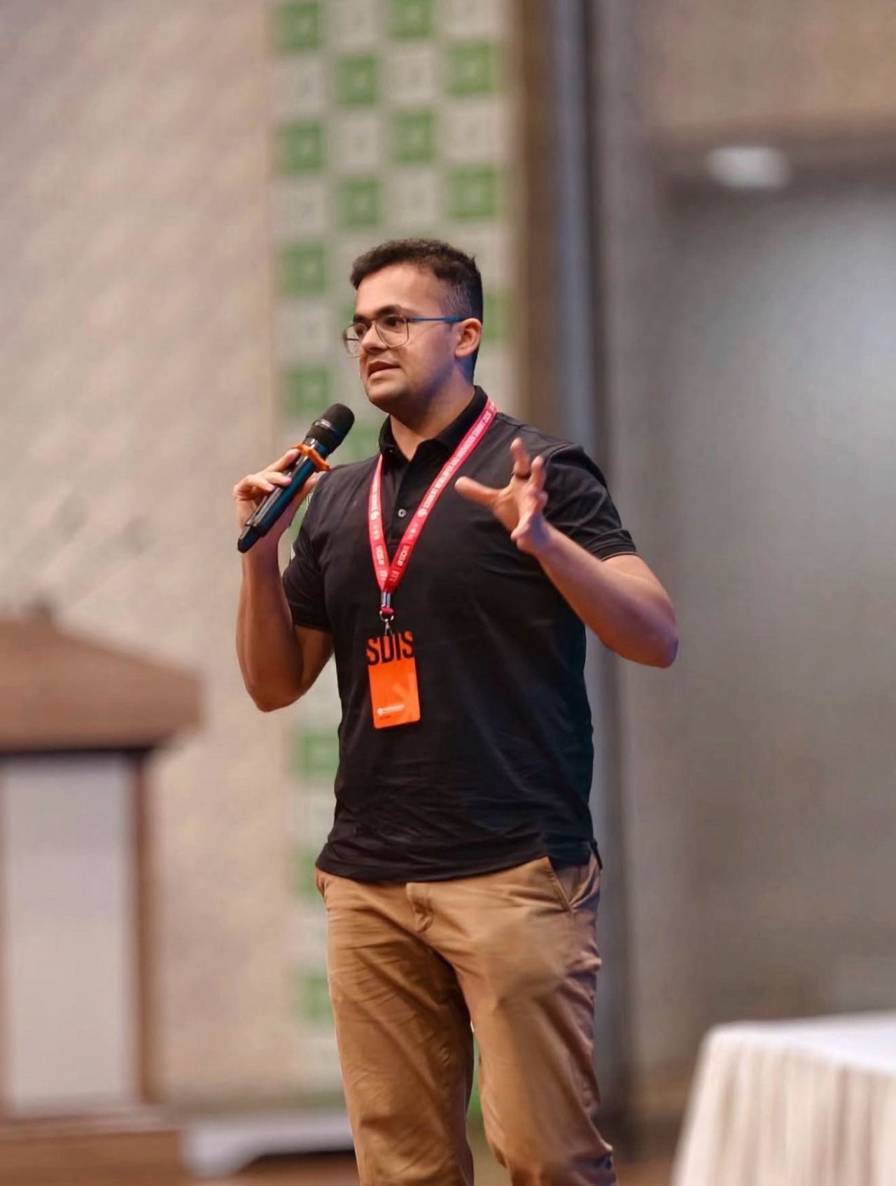 Akshat Kharbanda speaking